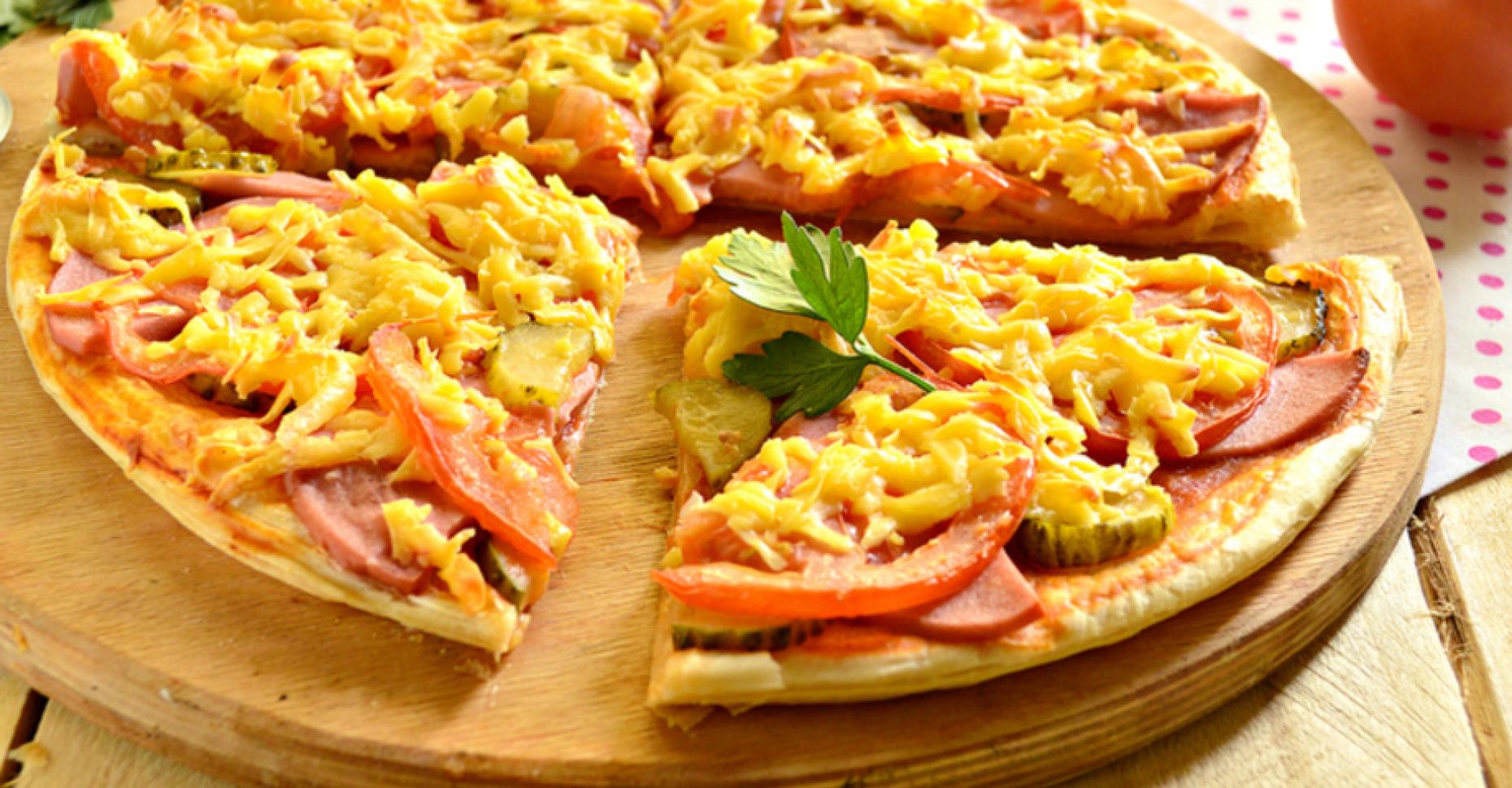 домашняя пицца в духовке рецепт с колбасой и сыром и помидорами на слоеном тесте фото 74