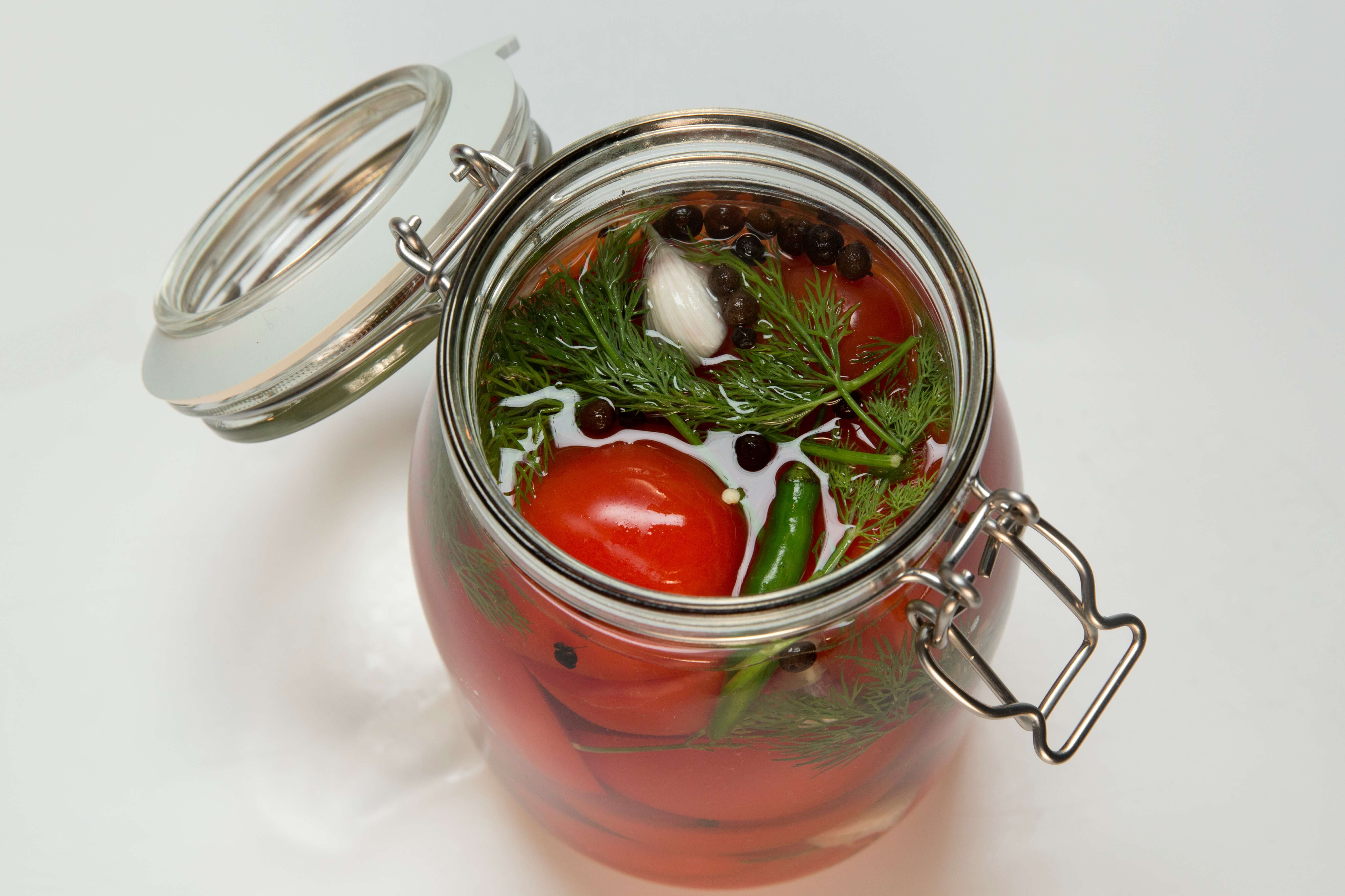 Ингредиенты для «Кетчуп из помидоров и красной смородиной»: