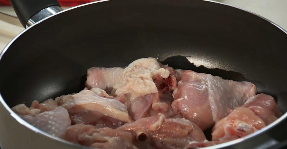 Приготовление курицы в луковом соусе