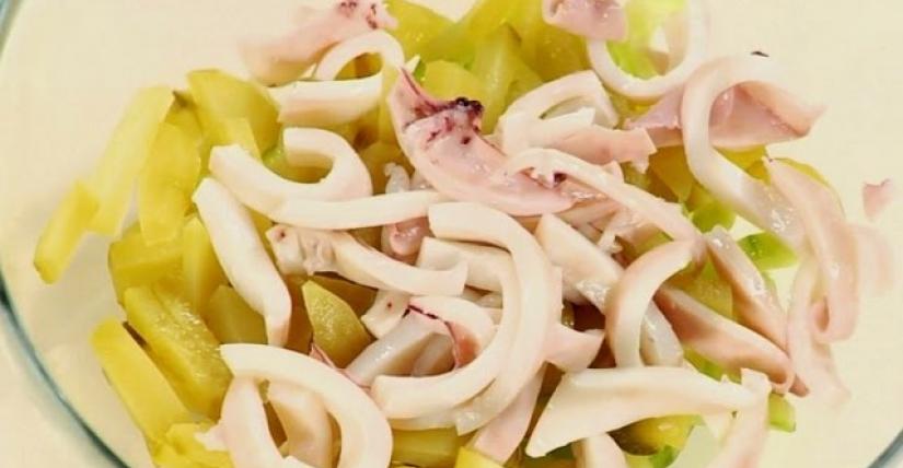 Запеченные кальмары, фаршированные картофельным пюре, с йогуртовым соусом - пошаговый рецепт с фото