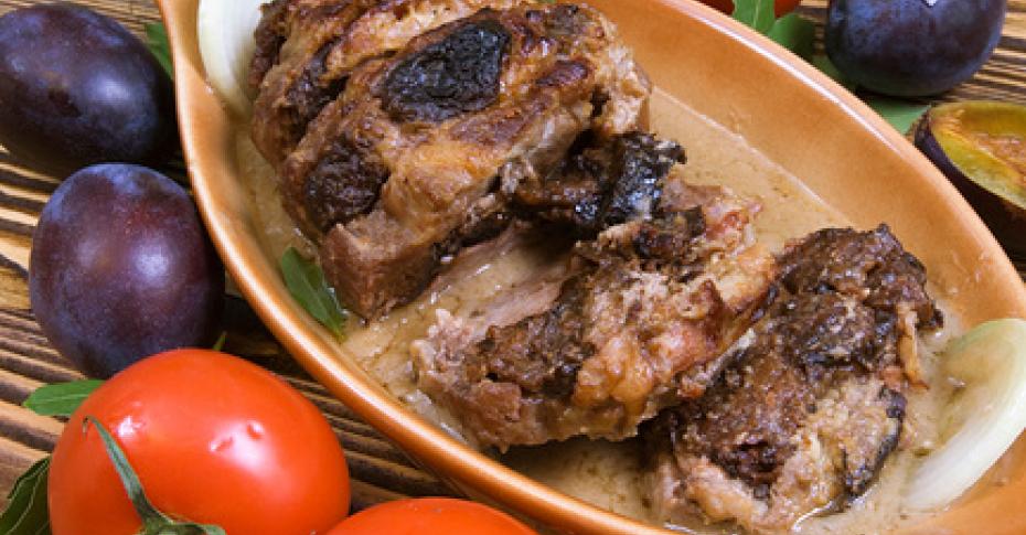 Свинина, запеченная с черносливом, пошаговый рецепт на ккал, фото, ингредиенты - Людмила
