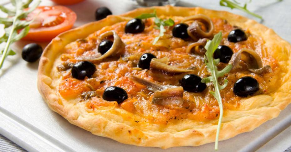 Вкусный Рецепт: Пицца с колбасой и оливками