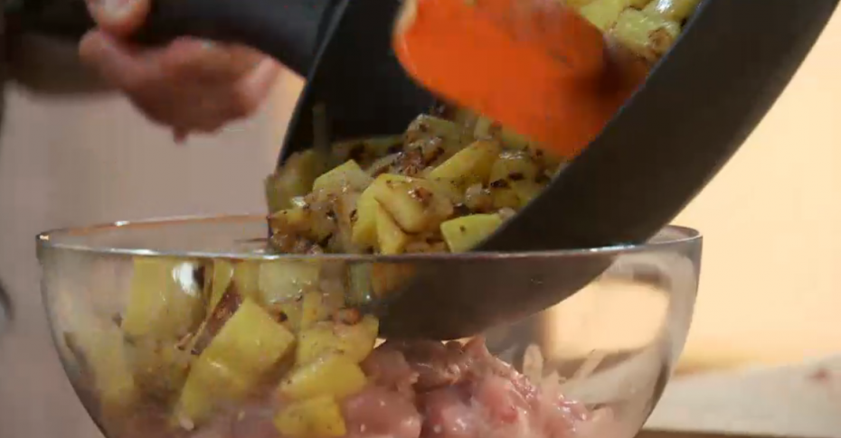 Видеорецепт: элеш с курицей и картофелем