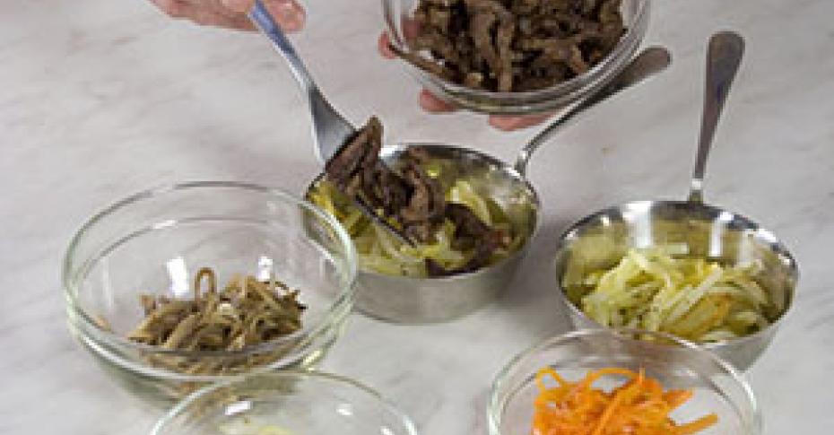 Салат с утиной грудкой - 7 пошаговых фото в рецепте