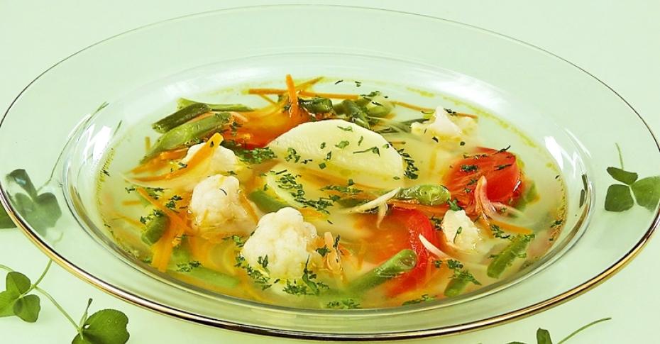 Крем-суп из цветной капусты с фасолью и беконом