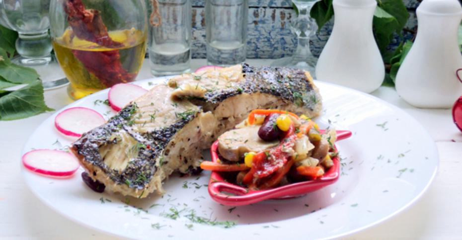 Рыба, запеченная с чесноком и луком , пошаговый рецепт на ккал, фото, ингредиенты - Эллиса