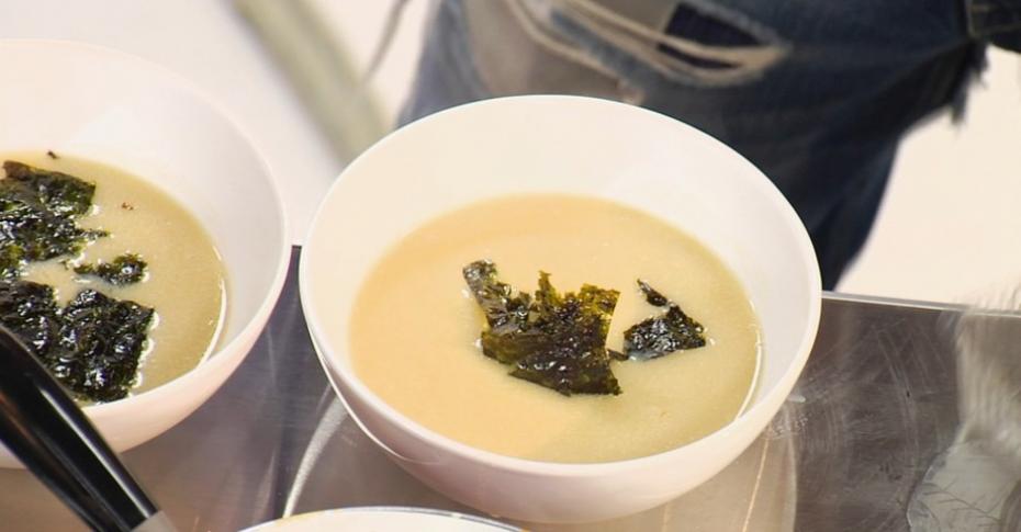 Мисо суп с креветками, пшеничной лапшой и водорослями вакаме рецепт – Японская кухня: Супы. «Еда»