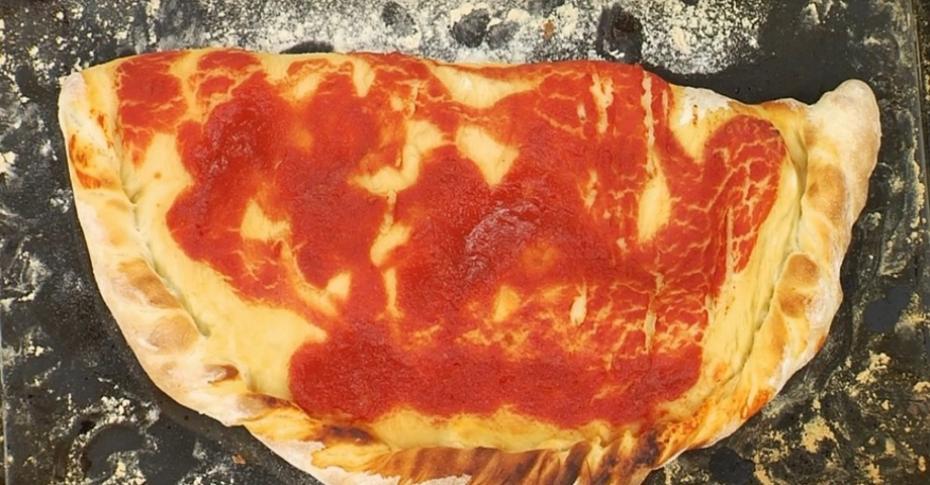 Видеорецепт: пицца «Кальцоне» с мясным фаршем — malino-v.ru