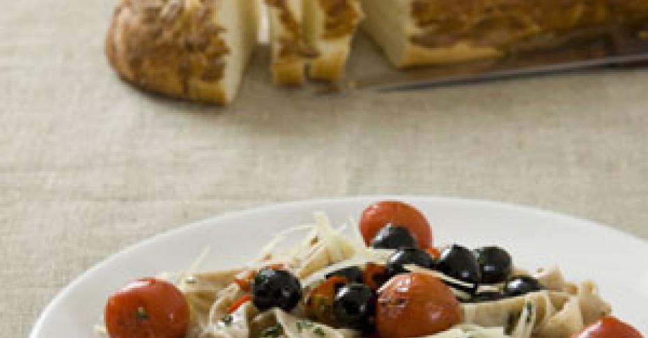 Салат с грибами и оливками