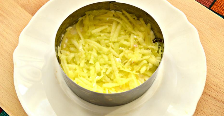 Сырный слоеный салат с яблоками рецепт – Салаты. «Еда»