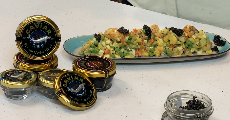 Нежный салат с кальмарами и яйцом