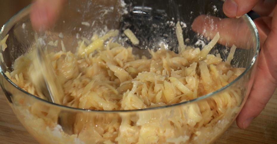 Картофельные драники с сыром на сковороде, рецепт с фото — manikyrsha.ru