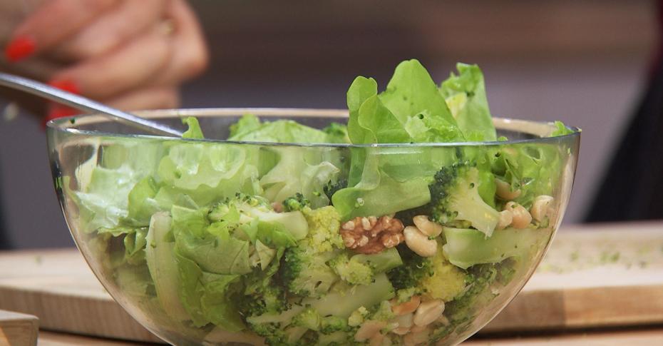 Зеленый салат с моцареллой и грецкими орехами рецепт – Европейская кухня: Салаты. «Еда»