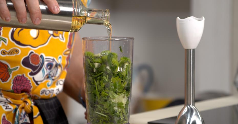 Соус с зеленью и киви – кулинарный рецепт