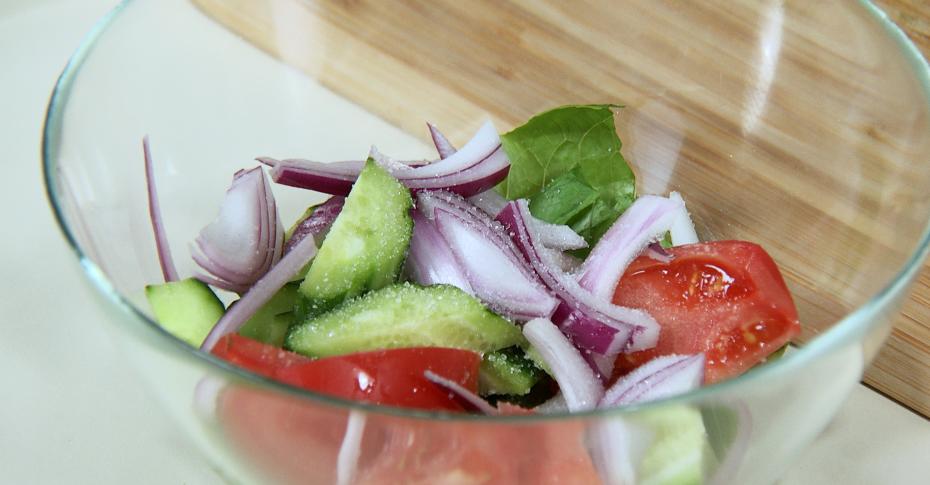 Салат с капустой и виноградом, пошаговый рецепт на ккал, фото, ингредиенты - Елена