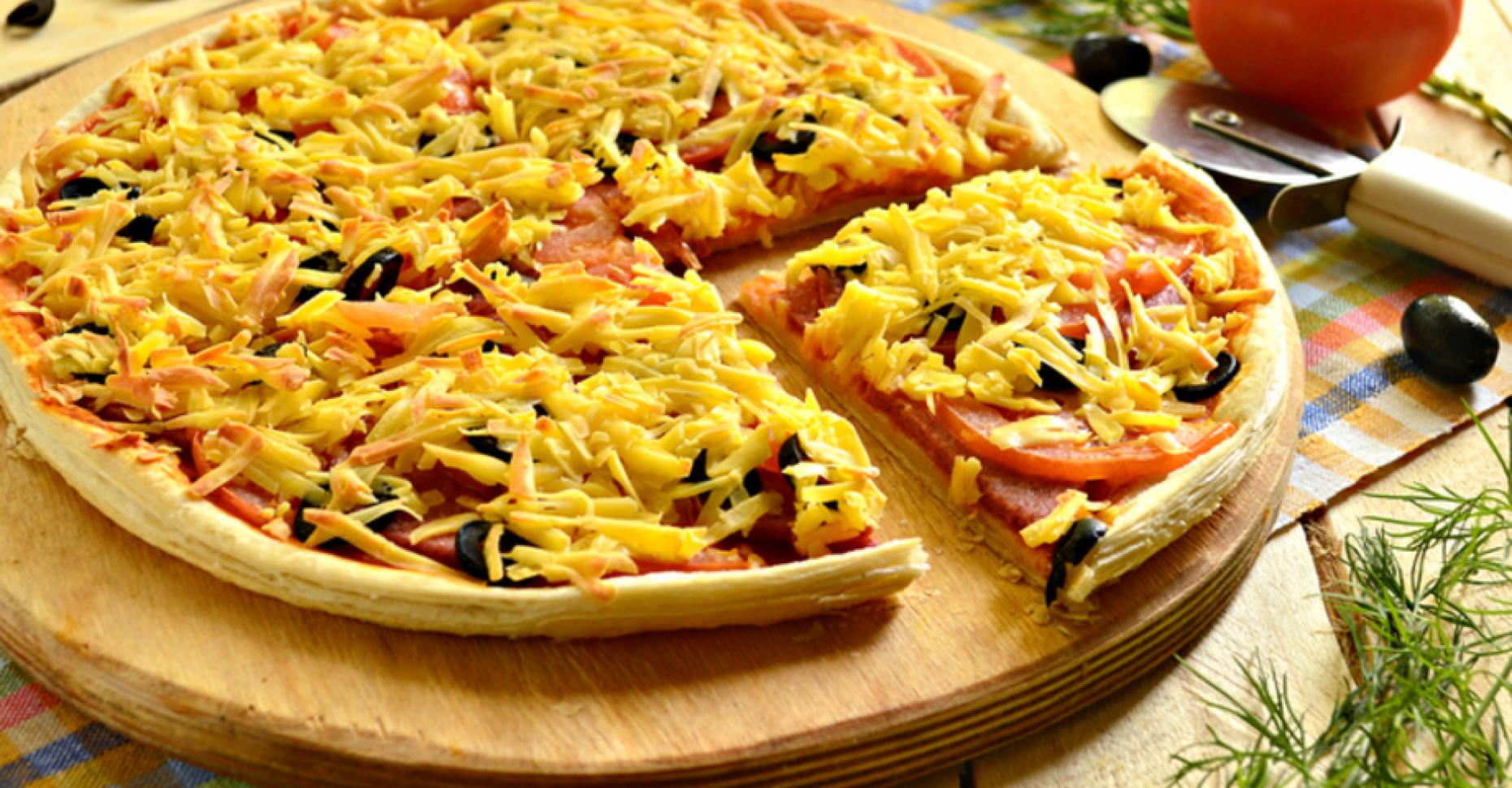 пицца рецепт в домашних условиях с колбасой в духовке приготовления и сыром фото 116