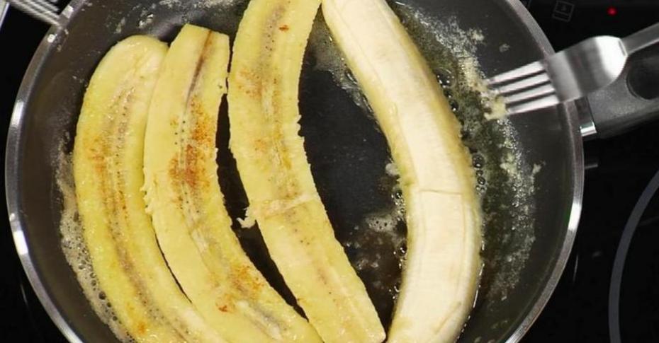 Бананы фламбе с мороженым