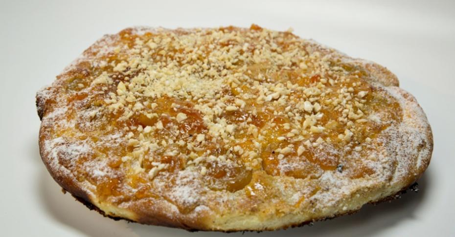 Ингредиенты для «Бисквитный медовый пирог с абрикосами»: