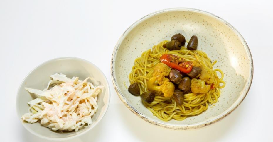 Куриные сердечки с макаронами и грибами на сковороде — рецепт с фото пошагово