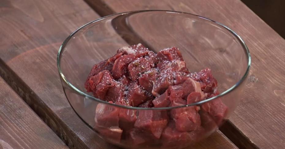 Рецепт: Овощное рагу с говядиной и солеными огурцами