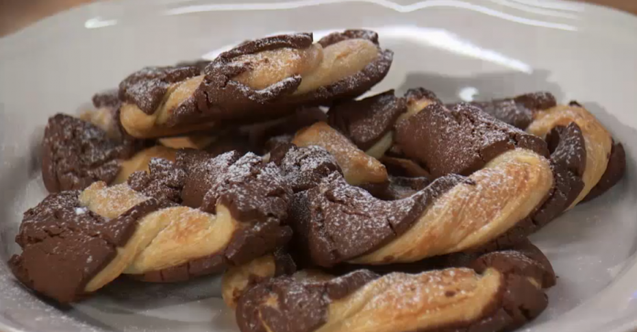 Слойки с шоколадной пастой и бананом – пошаговый рецепт приготовления с фото
