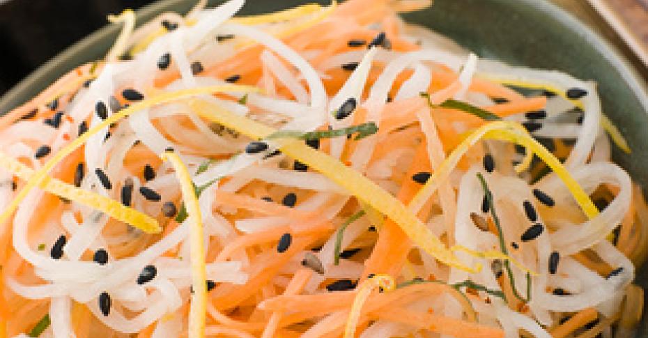 Салат из дайкона с морковью и майонезом — рецепт с фото пошагово