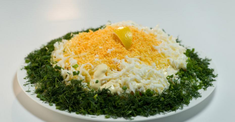 Салат мимоза с сыром и зеленым луком