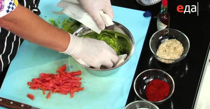 Салат с копченым лососем: пошаговый рецепт