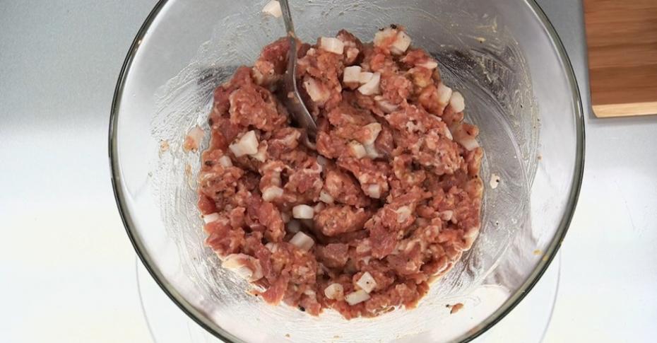 Домашняя колбаса из свинины - пошаговый рецепт с фото на prachka-mira.ru