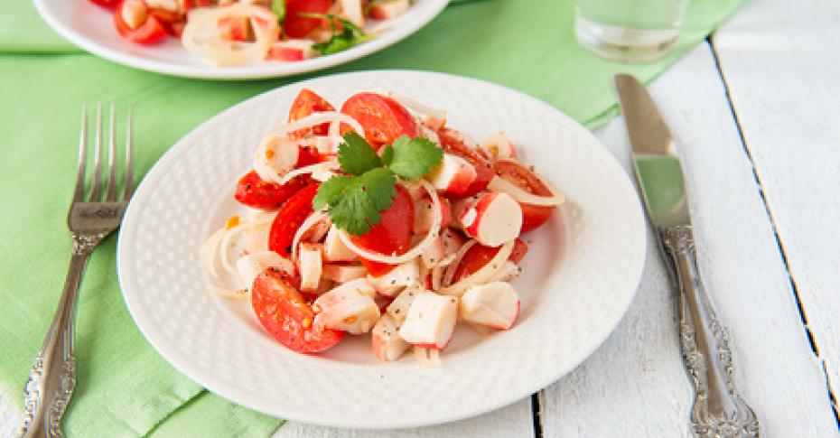 Салат с крабовыми палочками и чесноком – пошаговый рецепт приготовления с фото