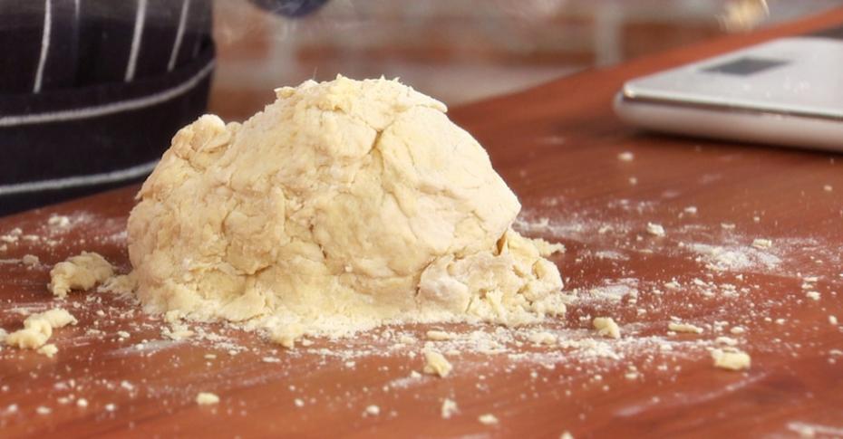 Песочное тесто для пирога: рецепт нежной основы для соленой и сладкой выпечки