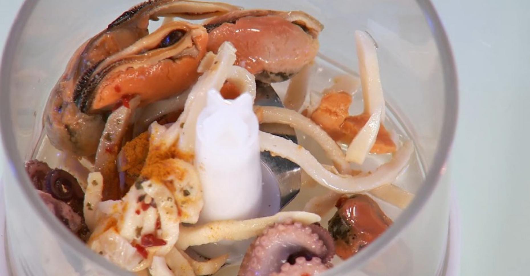 Творожный рулет с начинкой из морепродуктов