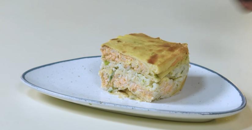 Пирог с рыбным фаршем из слоеного теста — рецепт с фото пошагово