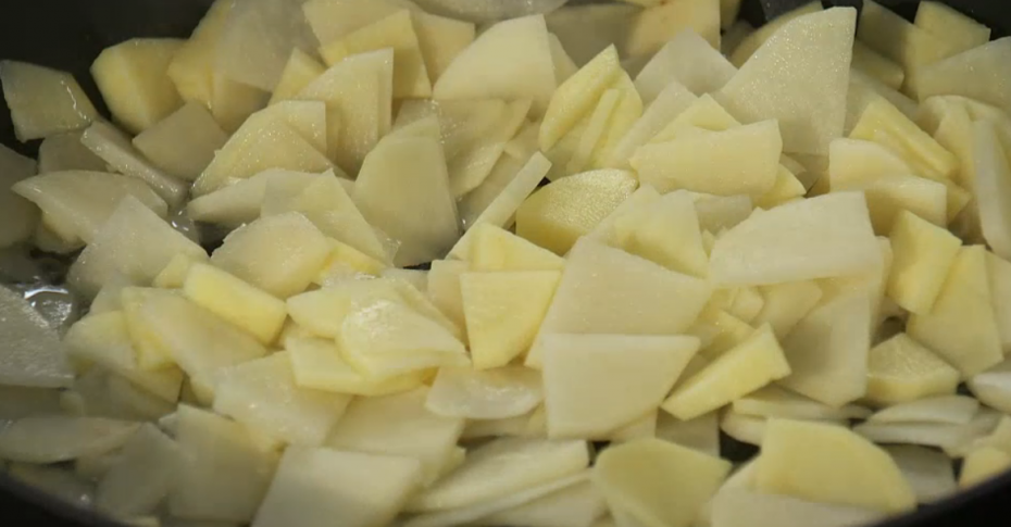 Лисички с картошкой, жаренные и тушенные в сметане — 10 пошаговых рецептов