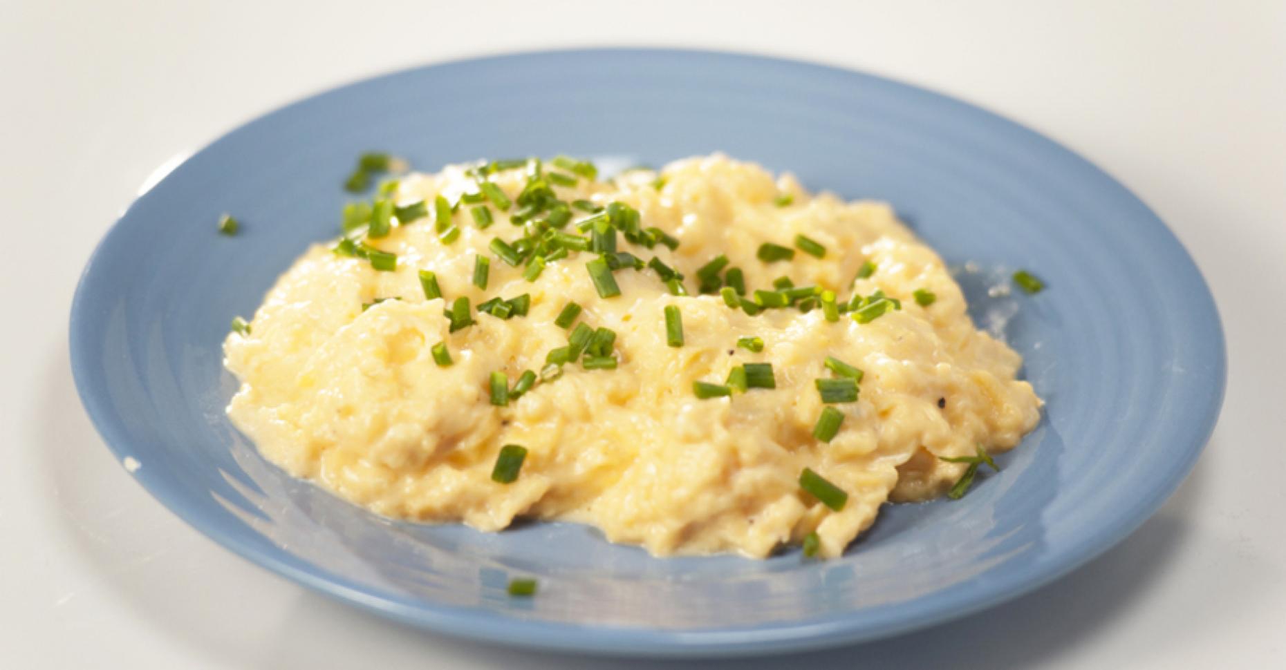 омлет на английском. американский омлет скрэмбл. овсянка с сосисками. омлет на английском. омлет с творожным сыром.