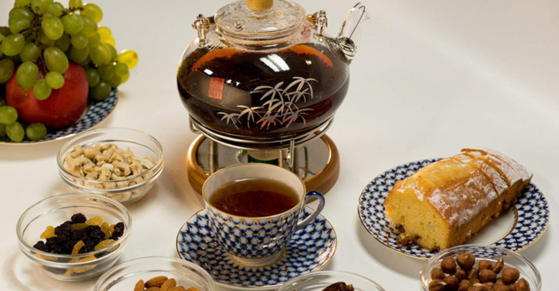 Чайная закуска. Диетическая закуска к чаю. Китайские закуски к чаю. Чай на столе с сухофруктами. Закусон к чаю.