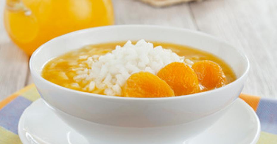 Сладкий суп с рисом, фруктами и ягодами, пошаговый рецепт на ккал, фото, ингредиенты - Т