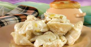 Пельмени в горшочках с сыром в духовке | Рецепт | Идеи для блюд, Духовка, Замороженные овощи
