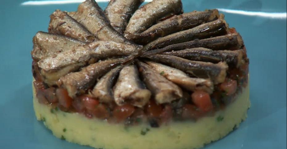 Картофельный салат со шпротами и помидорами, рецепт с фото — уральские-газоны.рф