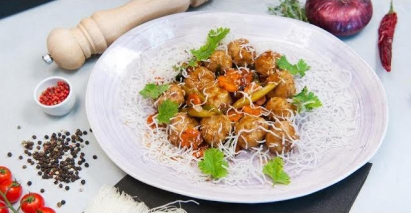 Рыбные фрикадельки в густом овощной соусе – кулинарный рецепт