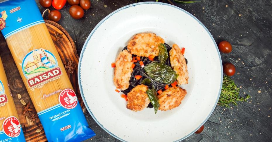 Салат с жареными кальмарами, рисом и крабовыми палочками - рецепт с фото пошагово