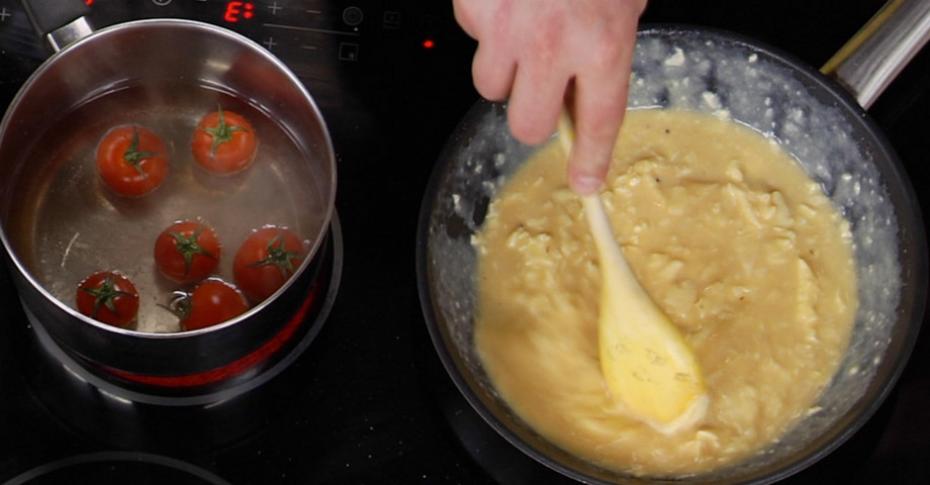 Яичная кашка с помидорами и сладким перцем, рецепт приготовления с фото