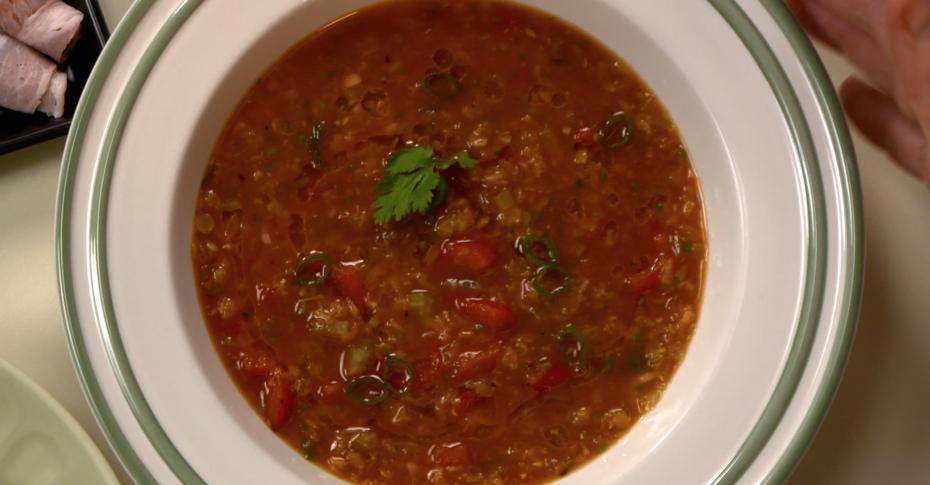 Чечевичный суп с копченостями - вкусный рецепт с беконом и сухариками
