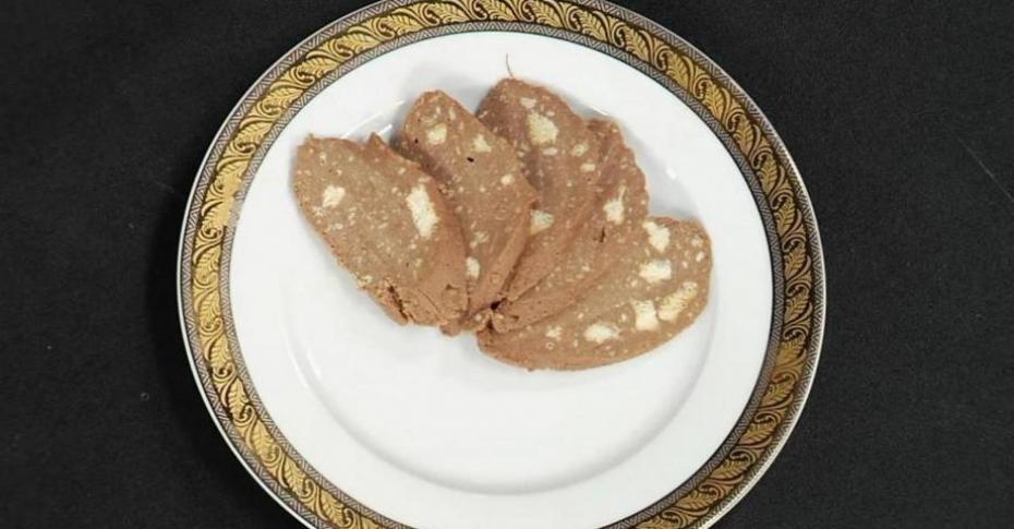Шоколадная колбаса из печенья, как в СССР: пошаговый рецепт, видео