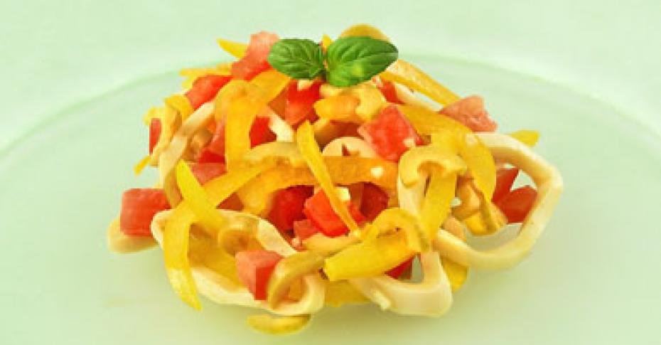 Салат с кальмарами, помидорами и перцем - пошаговый рецепт с фото на prazdniknvrs.ru