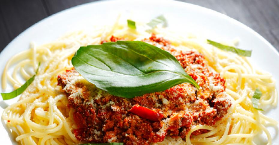 Вкусные спагетти болоньезе с фаршем. Классический рецепт