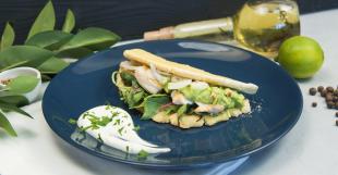 ПП салат с авокадо и куриным филе – пошаговый рецепт приготовления с фото