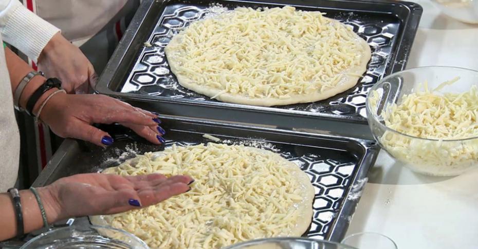Необходимые для приготовления хачапури с сыром продукты: