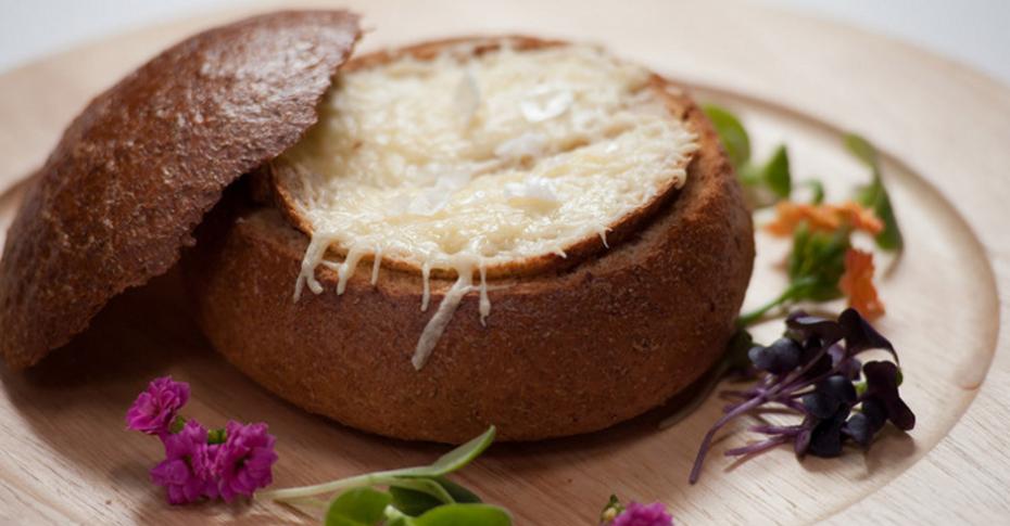 Сырный суп в хлебе: рецепт от шеф-повара Александра Бельковича: пошаговый рецепт c фото