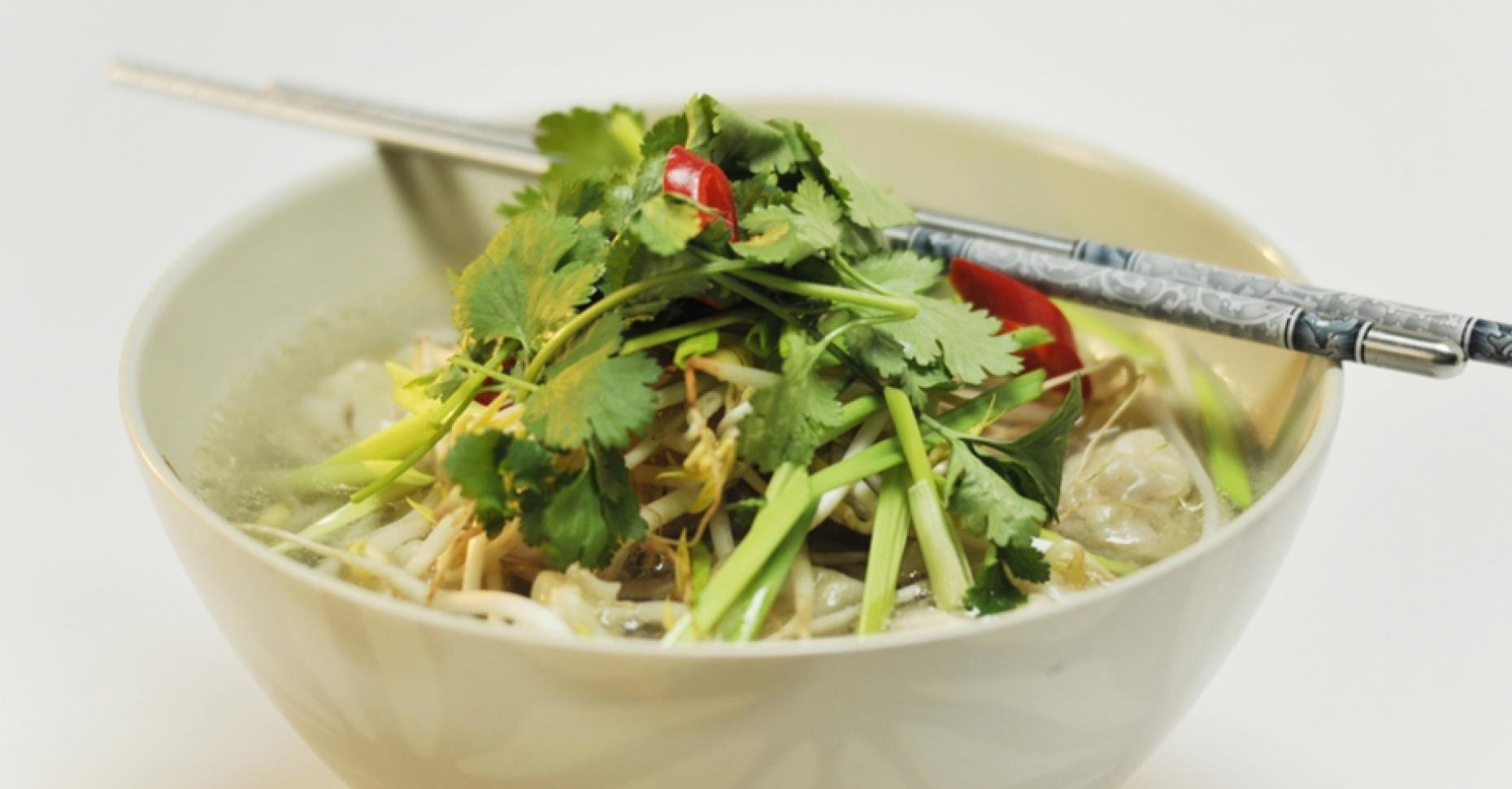 Тайский суп с рисовой лапшой